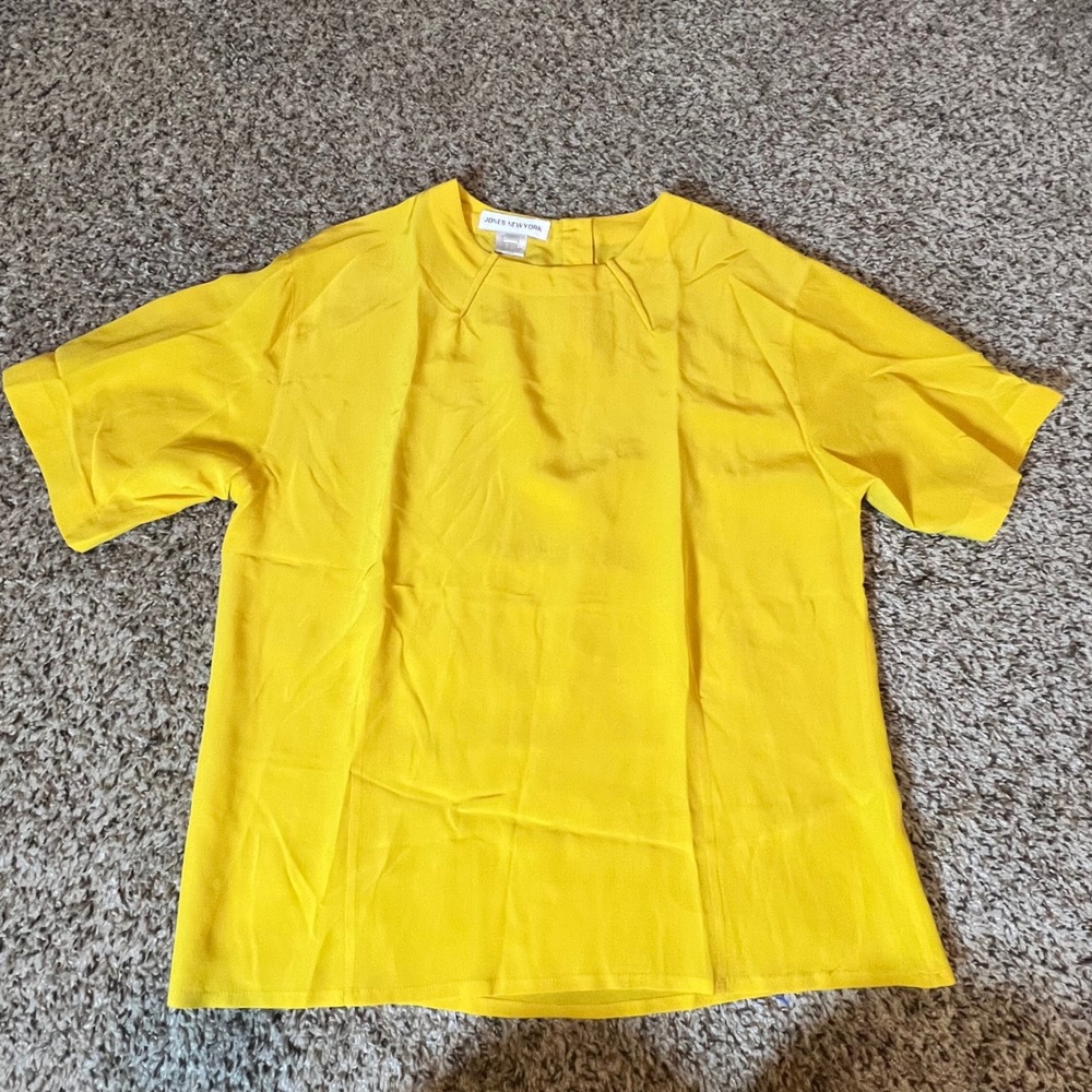 Jones New York Womens Yellow 100% Silk Short Sleeve Pleated Neck Blouse Size 4